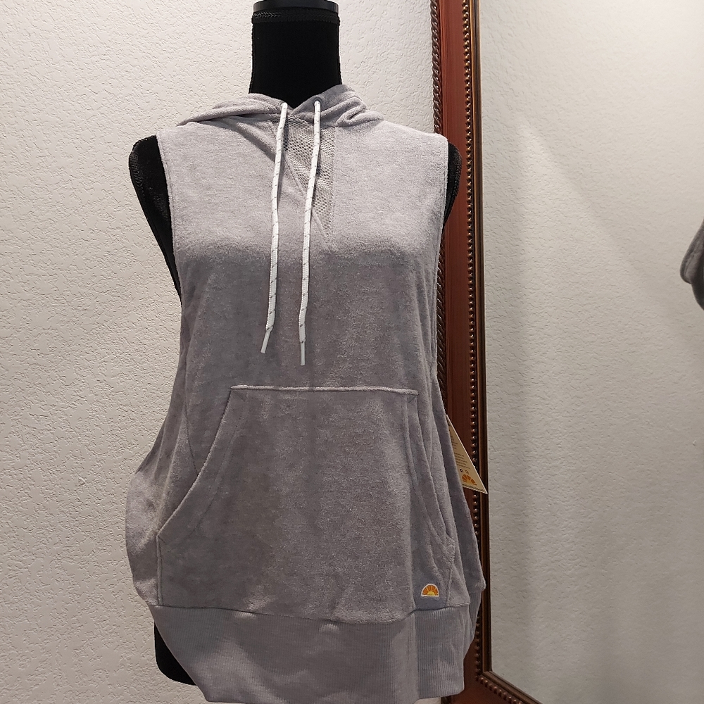 GYM Sweter (NWT)